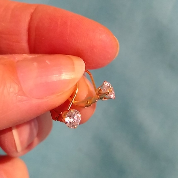 10K Yellow Gold "Diamond" Earrings - Picture 5 of 8